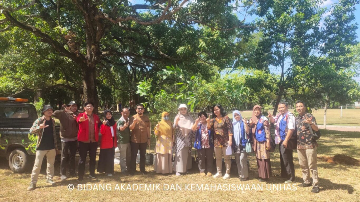 Respons Krisis Sampah, Unhas dan DLH Makassar Kolaborasi Pengelolaan Sampah pada PKKMB 2023*