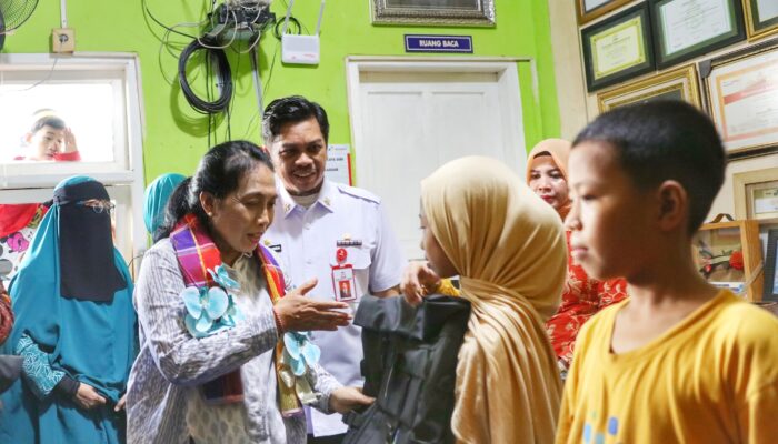Kunjungi Shelter Warga Pattiangalloang, Menteri PPPA Sebut Semangat Gotong Royong Perempuan Makassar Bisa Jadi Contoh