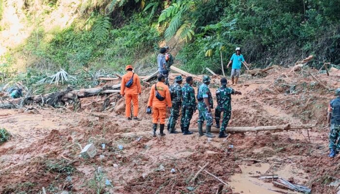 Tim Rescue Unit Siaga Sar Toraja Cari Dua Korban Longsor di Toraja Utara