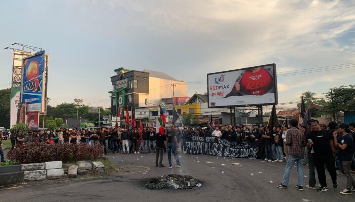 Unras Ratusan Massa Fredom Peringati Hari Buruh Internasional Di Makassar