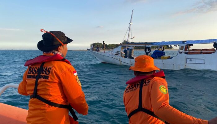 31 Penumpang Kapal Jolloro di Sanrobengi Takalar Berhasil Dievakuasi Selamat Oleh Tim SAR Gabungan