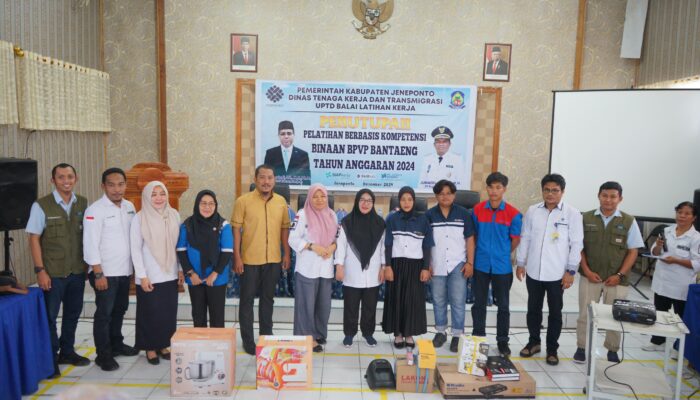 Penyerahan Bantuan Peralatan Pengelolaan Ikan Masyarakat Desa Punagaya