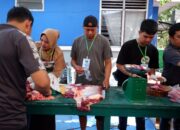 Peduli Masyarakat Sekitar, Pelindo Regional 4 Bagikan Daging Hewan Qurban