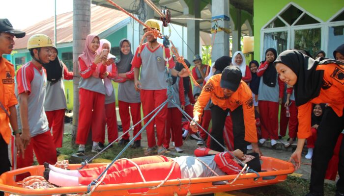Belajar Jadi Penolong Sejak Dini, Pertamina Patra Niaga Sulawesi Hadirkan Simulasi Siaga Bencana Seru di SMA 8 Mandai