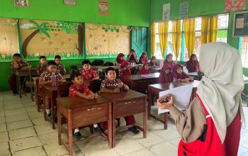 Mahasiswa KKN-PK 69 Unhas Edukasi Pencegahan ISPA di SDN 10 Tanrutedong Lewat Etika Batuk dan Cuci Tangan