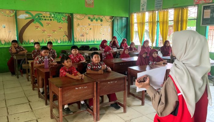 Mahasiswa KKN-PK 69 Unhas Edukasi Pencegahan ISPA di SDN 10 Tanrutedong Lewat Etika Batuk dan Cuci Tangan