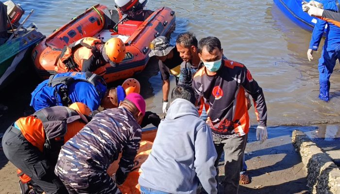 Tim SAR Gabungan Temukan korban Jatuh Dari Kapal Jolloro di Sinjai Dalam Kondisi Meninggal Dunia